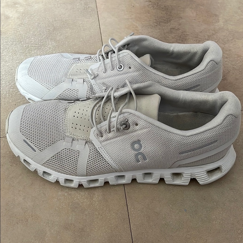 On Running White Athletic Shoes with Cushioned Sole - Picture 2 of 4